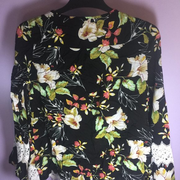 Cotton Blouse with trim. - Picture 3 of 12